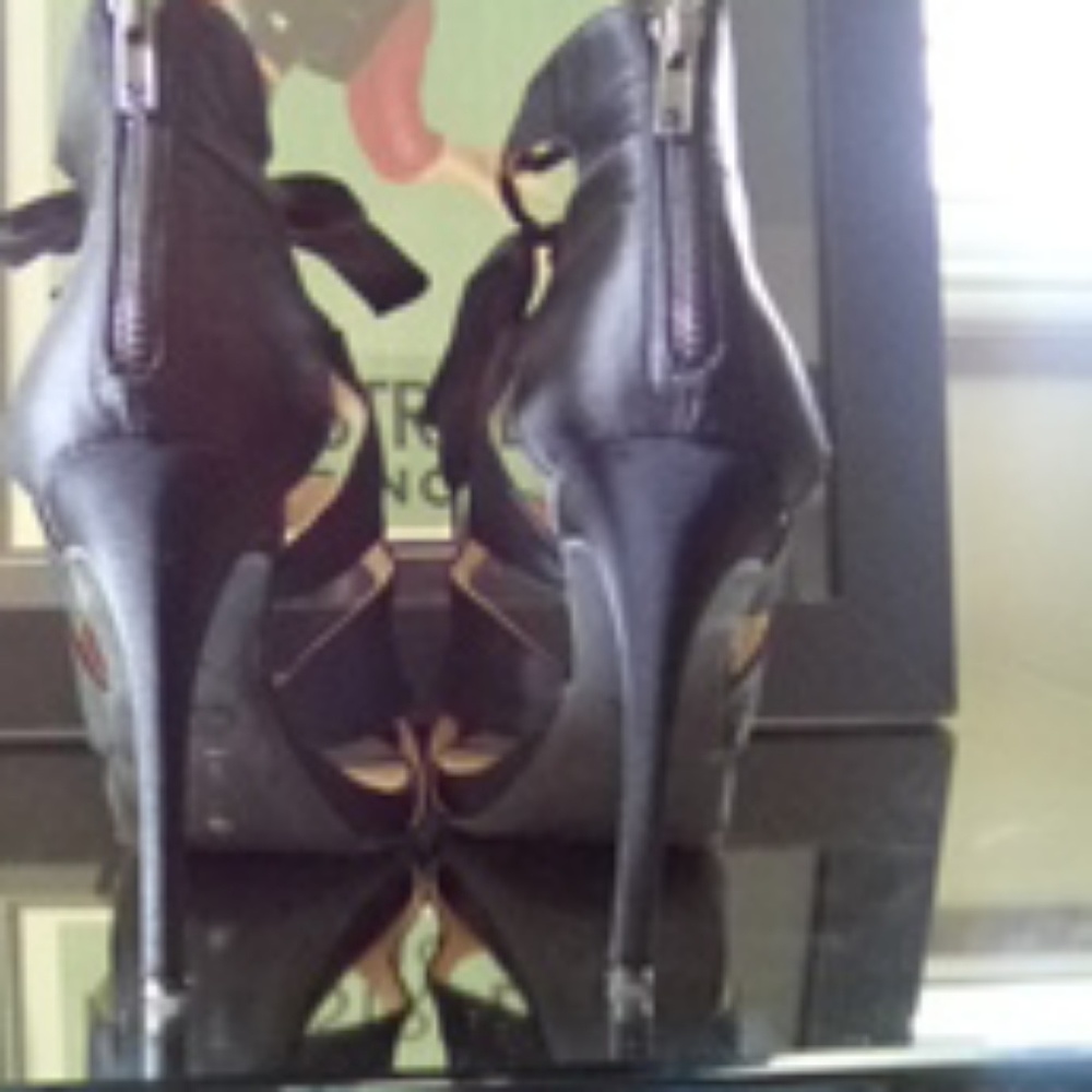 Shoes - Picture 3 of 3